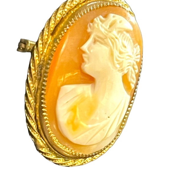 Vintage GP gold Finish wash Shell Cameo brooch pin Left facing - Picture 5 of 5